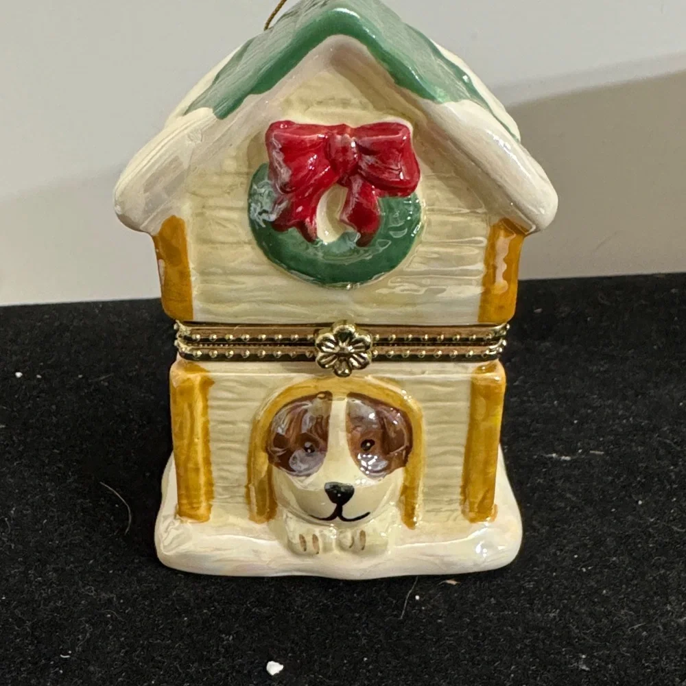 Mr. Christmas Porcelain Tree Hinged Music Box Ornament. Ceramic Dog House w/dog